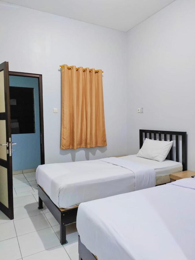 Hotel Syariah Tremigo Guesthouse Cirebon Exterior foto