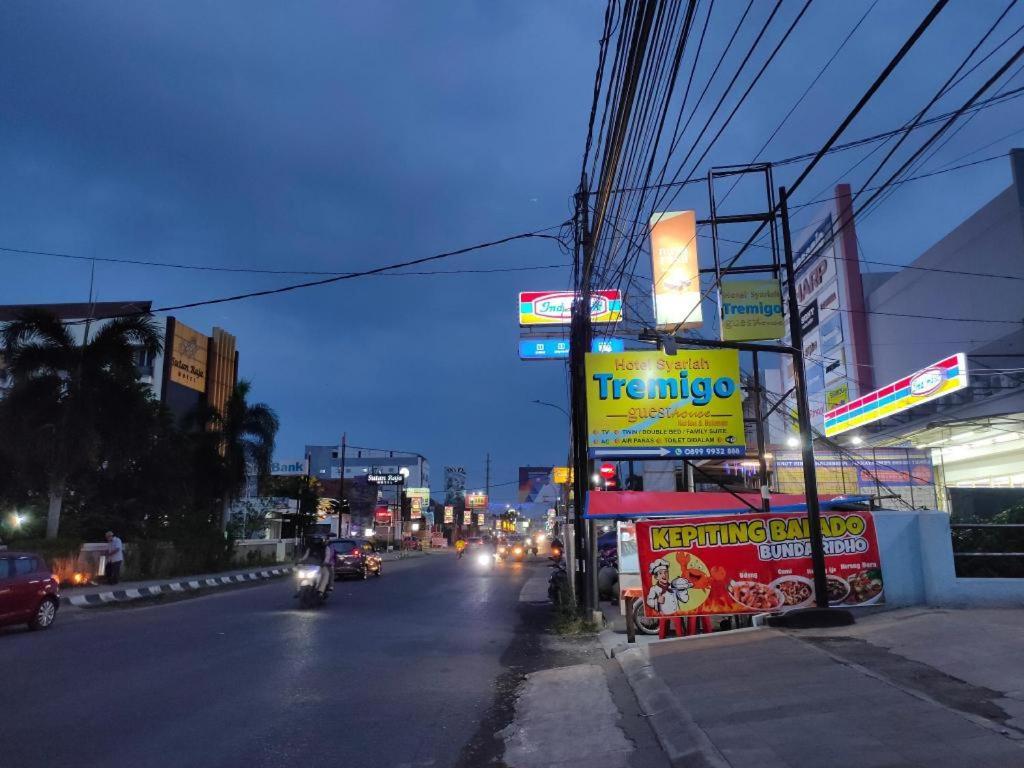 Hotel Syariah Tremigo Guesthouse Cirebon Exterior foto